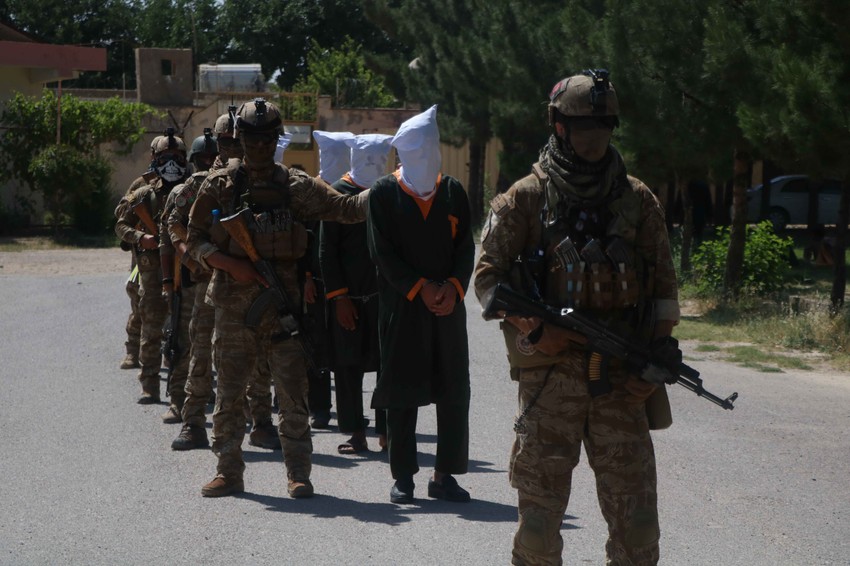 Avganistanska vojska sa osumnjičenim militantima u Heratu