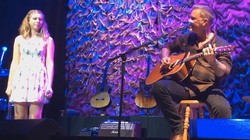 James Hetfield gra, a jego córka śpiewa hit Adele. Ta dziewczyna ma talent