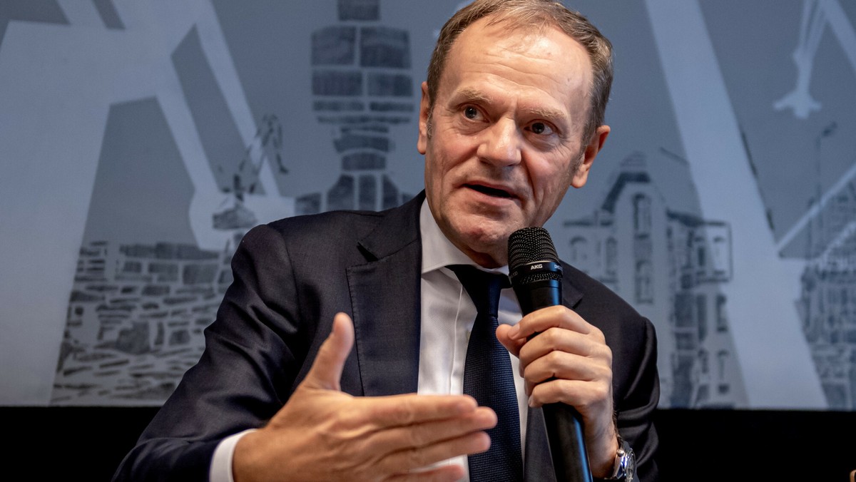 Tusk komentuje maile ze skrzynki Dworczyka. Zwrócił się do Morawieckiego 