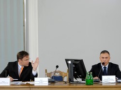Nowa wojna o mikrofony w komisji śledczej