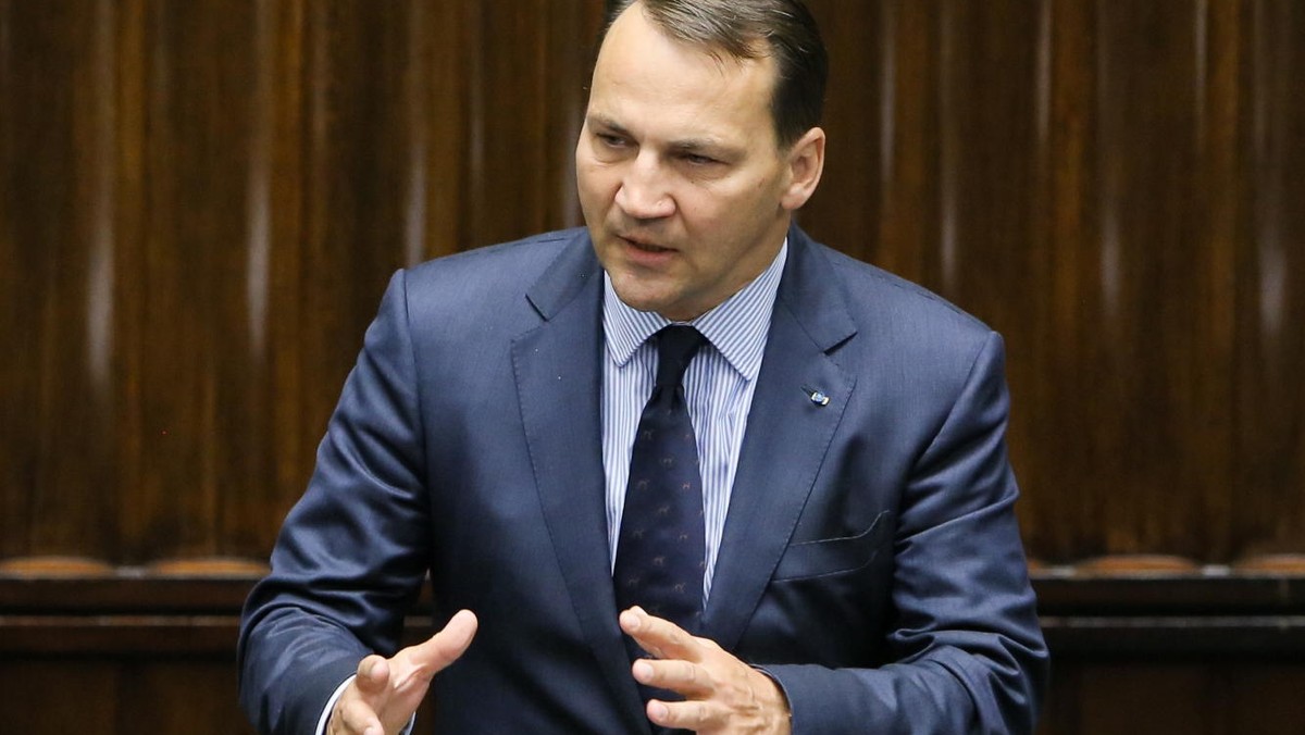 Szef MSZ Radosław Sikorski zapowiedział, że resort będzie wspierał poszukiwania nowych rynków zbytu dla polskich towarów. "Wobec zaostrzającej się sytuacji na Wschodzie firmy nie powinny uzależniać się nadmiernie od jednego rynku" - mówił w środę w Sejmie.