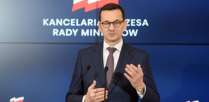 Premier obiecał wstrzymanie nagród, ale leją się szerokim strumieniem. Rozdali sobie 19 mln zł!