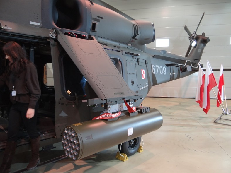 Zasobnik rakiet niekierowanych pod AW149 35 Brygady Kawalerii Powietrznej.