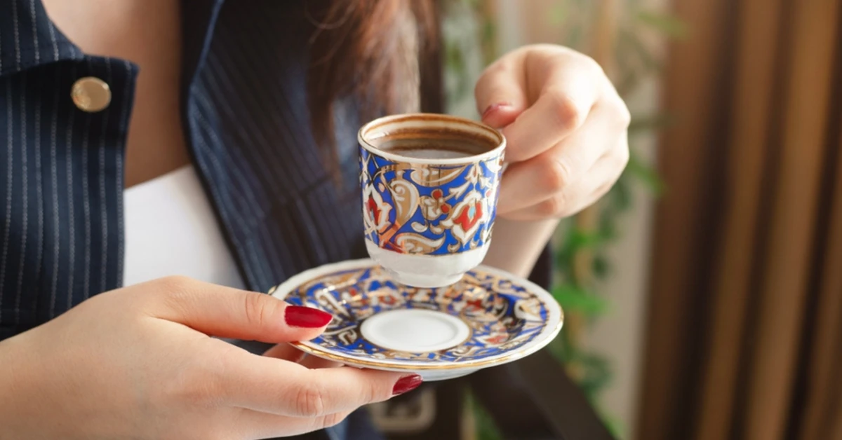 Dodaj dwie łyżeczki do kawy. Pomoże złagodzić ból głowy