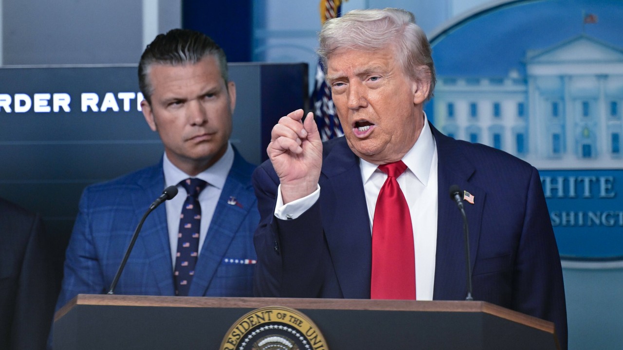 "Obrona jest zbyt defensywna". Donald Trump "cofa zegar" historii i wprowadza istotną zmianę w Pentagonie. Demokraci szydzą