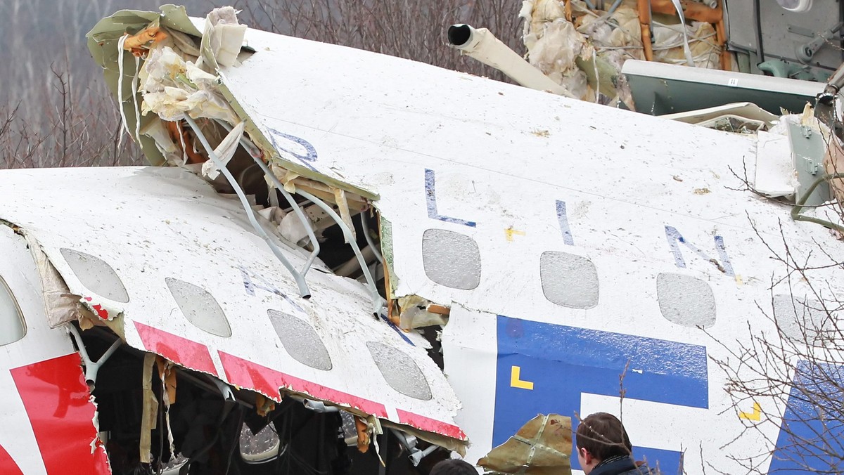 Piloci Tu-154, który w sobotę rozbił się podczas awaryjnego lądowania w Moskwie, nie zgadzają się z jedną z wersji branej pod uwagę w śledztwie - błędem pilotów. Według załogi przyczyną katastrofy było zamarznięcie paliwa w bakach samolotu - poinformował serwis newsru.com.