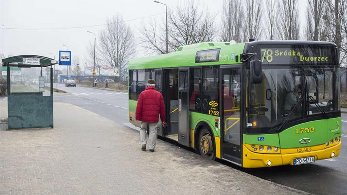 W Sylwestra i Nowy Rok są zmiany w funkcjonowaniu komunikacji miejskiej w Poznaniu. 1 stycznia nieczynne będą centra handlowe, a w Sylwestra będą otwarte krócej.