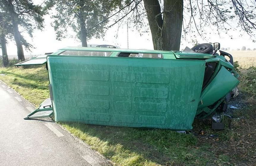 Furgonetką wjechał w traktor! FOTO