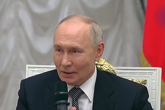 (VIDEO) PUTIN JE POKUŠAO DA IZGOVORI REČENICU, USLEDIO JE ŠOK! Isplivao snimak koji je Kremlj sakrio od sveta, Zelenski likuje: "On više ne može..."