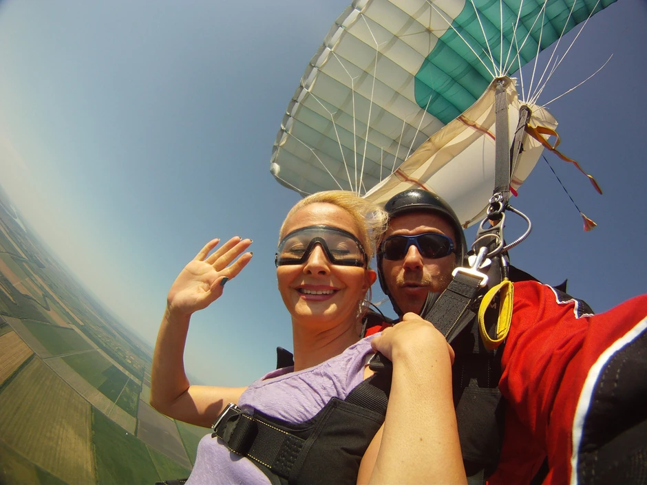 Skok sa 3.000 metara: Naša reporterka i Pavle Milenković