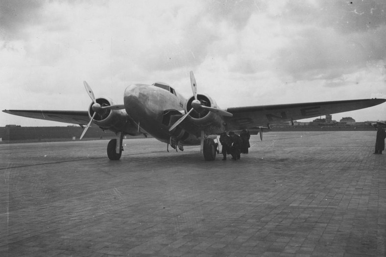 Lockheed L-14 Super Electra. Właśnie tego typu maszyna obsługiwała loty na trasie z Warszawy do Salonik