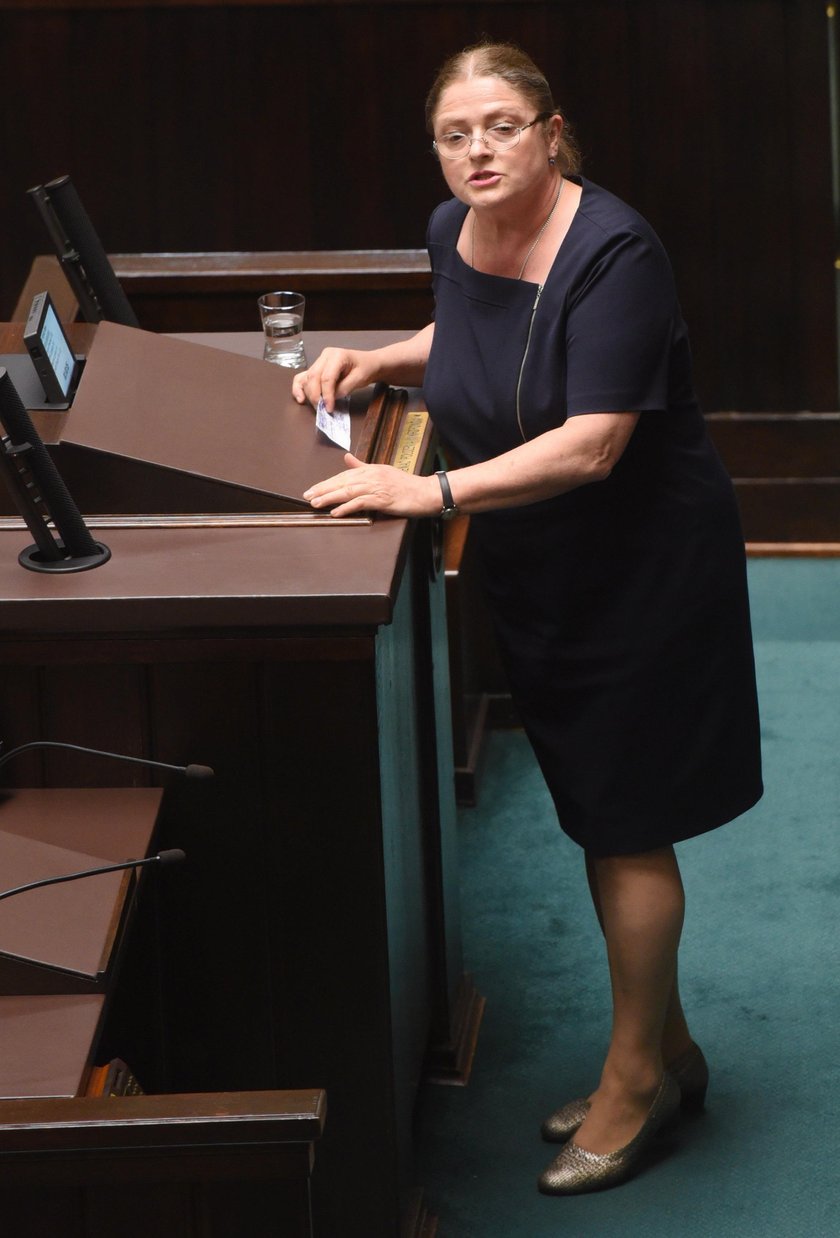 Mówiła o fladze UE "szmata". Kim jest Krystyna Pawłowicz? 