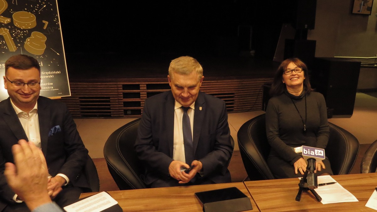 Prezydent Tadeusz Truskolaski zaprezentował na konferencji prasowej program tegorocznego Sylwestra. Fajerwerków nie będzie. Ma to być wyraz dostosowania się do ekologicznych tendencji obchodzenia tego święta w innych miastach.