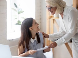 Pracodawcy stają na rzęsach, by zachęcić pracowników do powrotu do biur. Oto, co robią