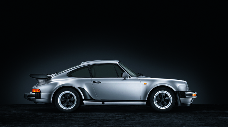 Ta odmiana 911 ke pierwsze Porsche Turbo (na zdjęciu wersja 911 Turbo 3.3 z 1977 r.). 