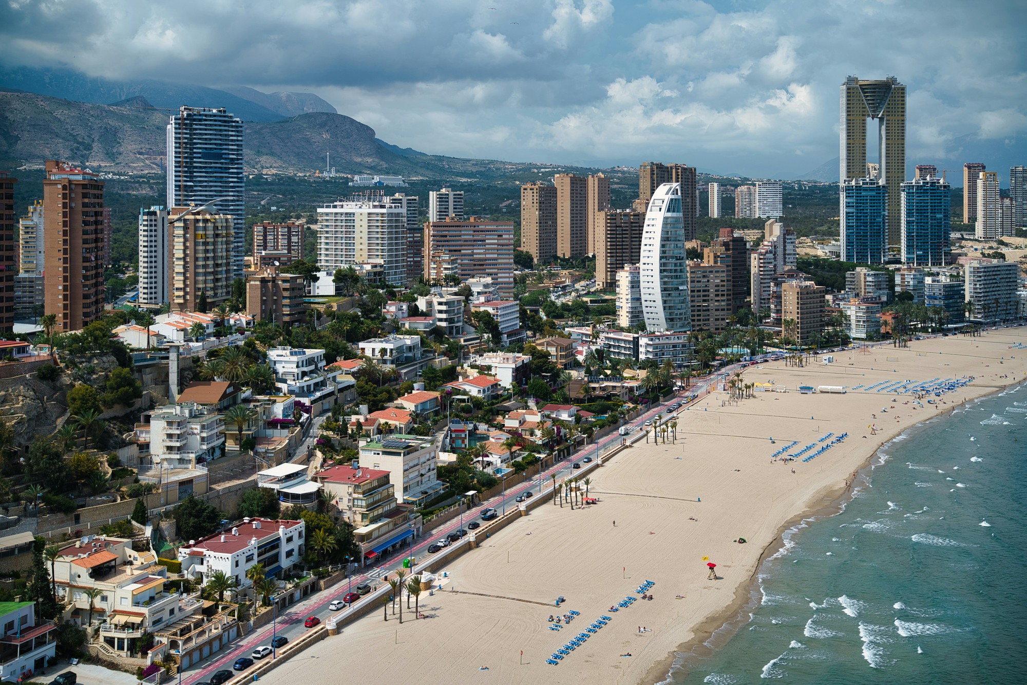 Mrakodrapy priamo pri pláži urobili z Benidormu symbol masového turizmu.