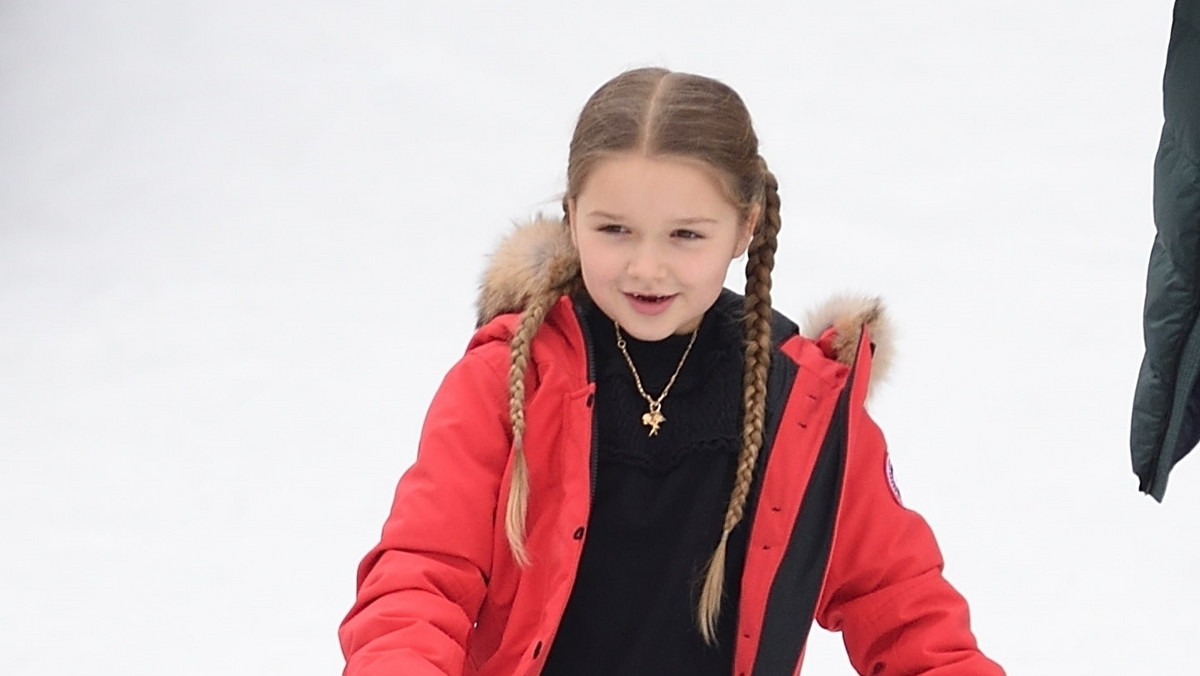 Harper Beckham na lodowisku