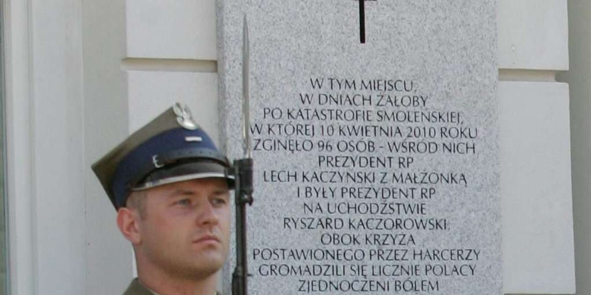 Błąd językowy na tablicy na Pałacu