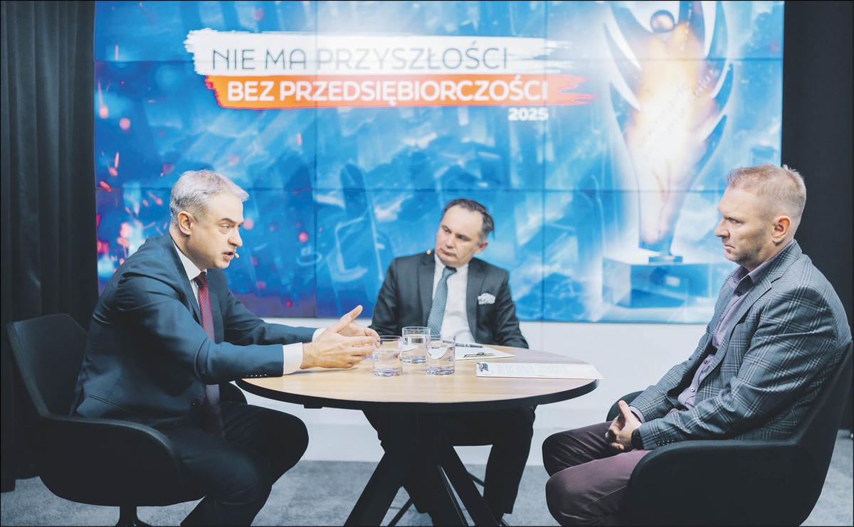 Gospodarzem rozmowy, w której wzięli udział Krzysztof Gawkowski, szef resortu cyfryzacji i Sławomir Szmytkowski, wiceprezes Asseco Poland, był Tomasz Pietryga, redaktor naczelny DGP