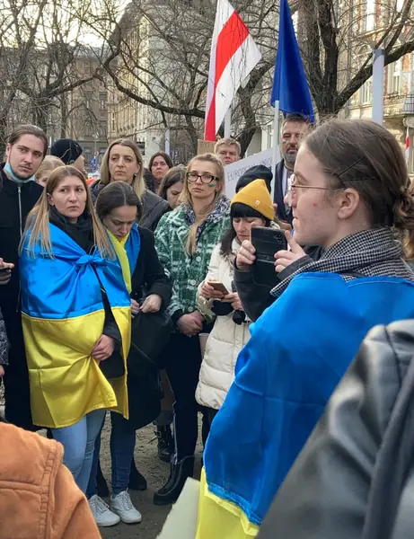 Demonstracja solidarnościowa z Ukrainą, Kraków — 24 lutego 2022 r. / Ofeminin