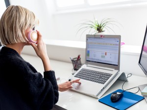 Instant irodai szépségtippek ülőmunkát végzőknek