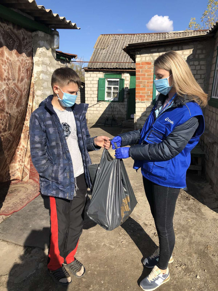 Przekazanie ciepłych ubrań i środków higienicznych ofiarom wybuchu m.in. we wschodniej Ukrainie