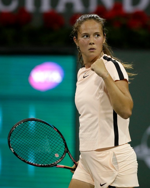 Darija Kasatkina proslavlja dobar potez na meču sa Karolinom Voznijacki