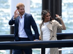 W talii już coś się dzieje! Ciężarna księżna Meghan i książę Harry zaczęli podróż po Australii. FOTO