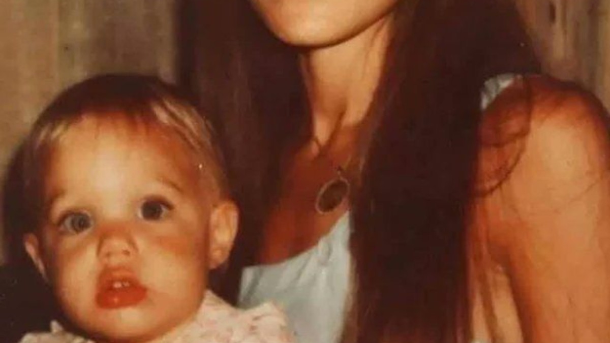 Majka Anđeline Džoli u mladosti je bila identična Mirka Vasiljević