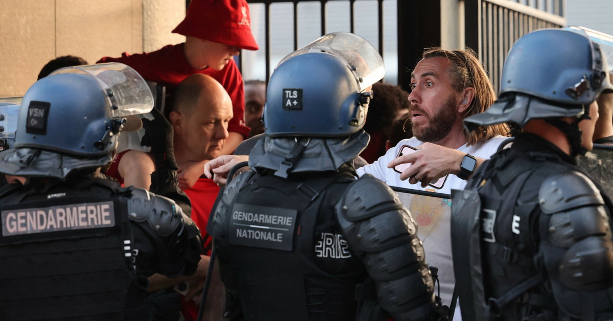 Troubles politiques en France.  Il s’agit de la finale de la Ligue des champions à Paris