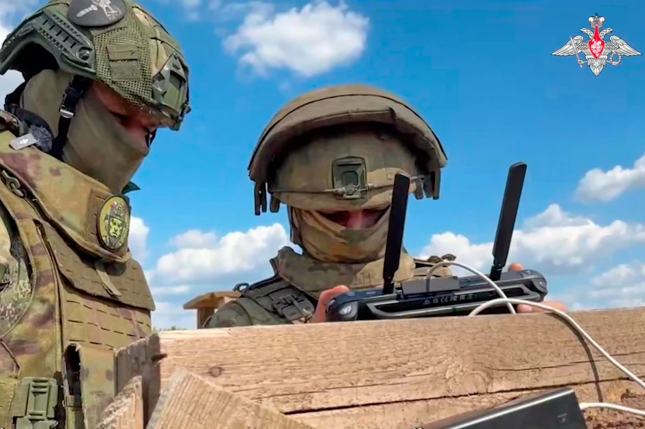 Ruska vojska operiše dronom tokom obuke na nepoznatoj lokaciji 26. maja