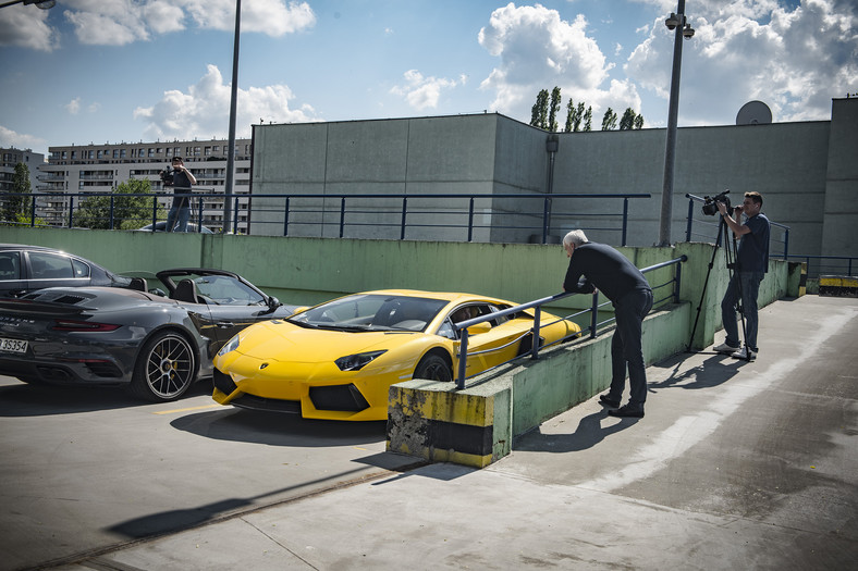 Lamborghini Aventador Coupe vs. Porsche 911 Tubo Cabrio