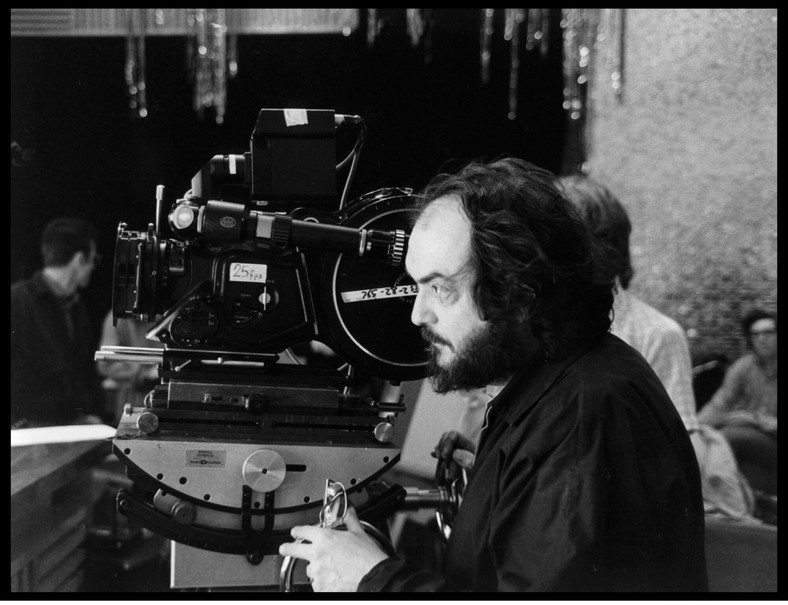Stanley Kubrick podczas kręcenia filmu "Lśnienie" 1980