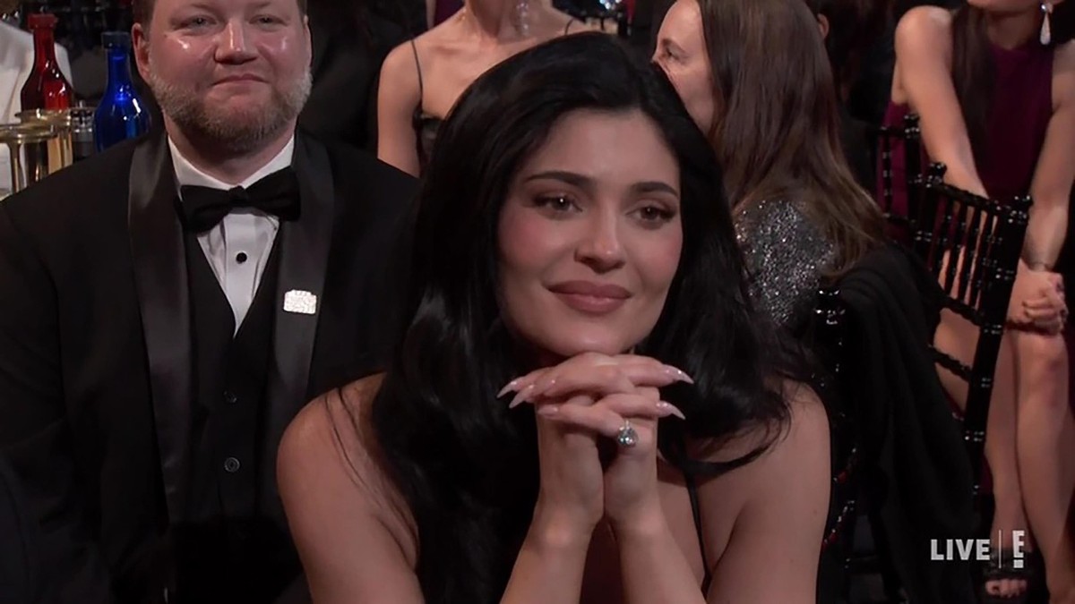 Kajli Džener zaljubljeno gleda svog momka