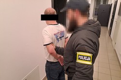 Dramat w domu rodzinnym. "Przyłożył jej do szyi szablę"