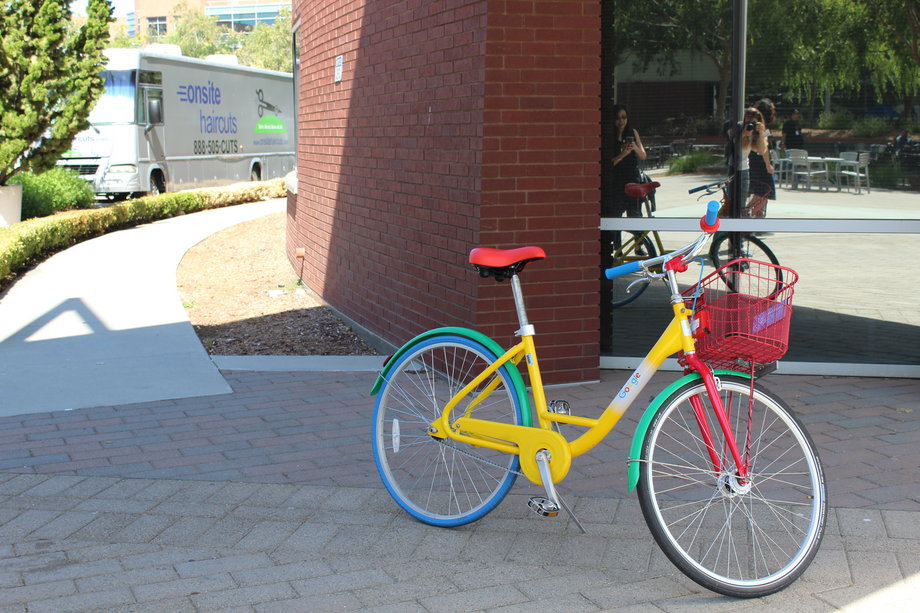 "Służbowe" rowery łatwo zauważyć, bo są w barwach Google'a