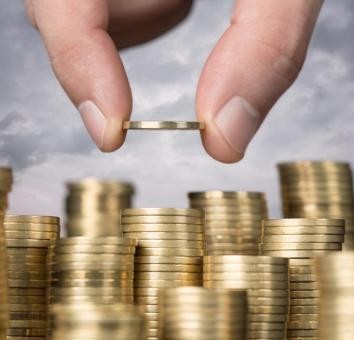 <strong>PKO BP, Pekao SA, Raiffeisen Bank - 6,5 mln złotych kary</strong><br /><br />

15 stycznia 2013 roku UOKiK ukarał trzy znane banki. Wina?: Wprowadzająca w błąd kampania reklamowa, zwlekanie z przekazywaniem do BIK informacji o spłacie kredytu czy niedozwolone klauzule w umowach o kredyt hipoteczny. Suma nałożonych kar to ponad 6,5 mln zł.<br /><br />