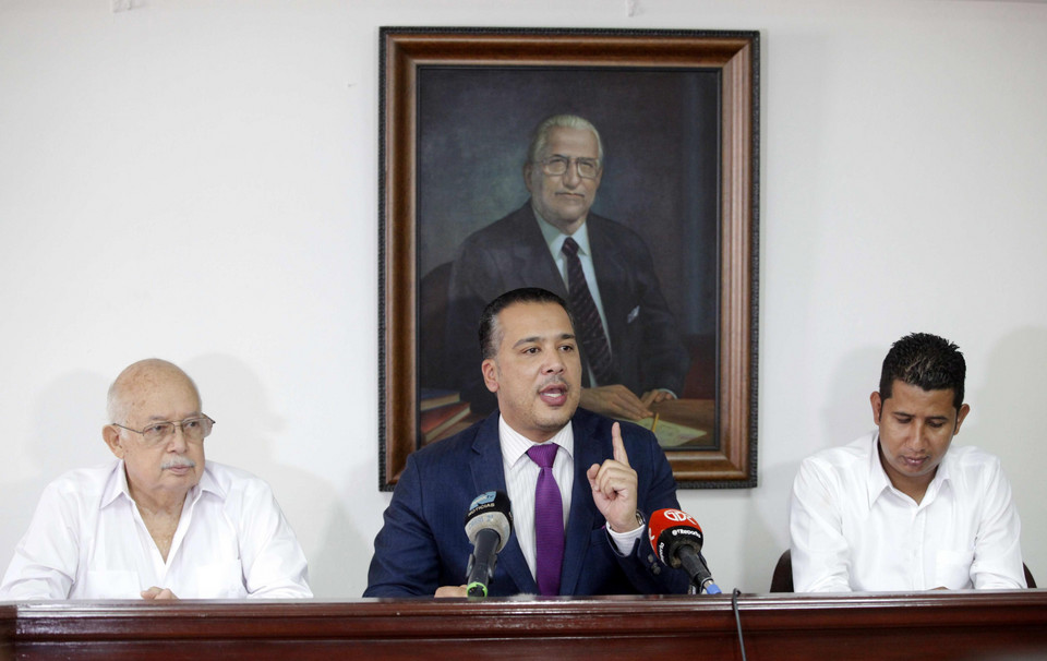 PANAMA VENEZUELA CRISIS (Venezuelan Embassy Secretary to Panama resigns over Constituent Assembly rejection)