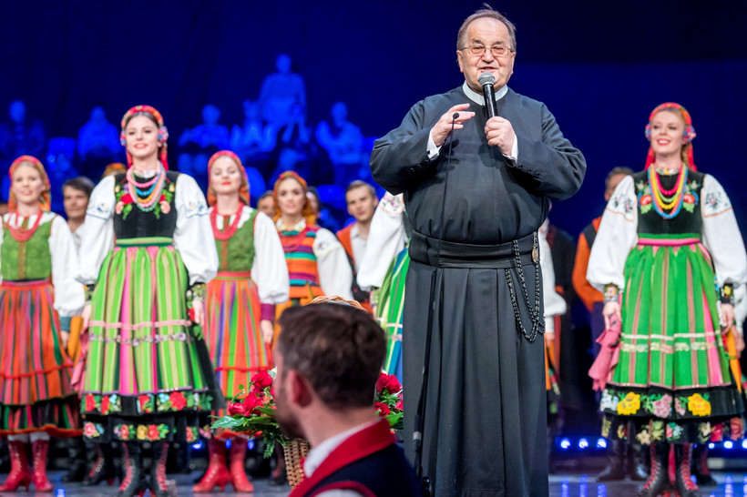 Eucharystię poprzedziły wspólne modlitwy uczestników oraz Koncert Zespołu Pieśni i Tańca Mazowsze.