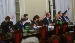 Prace nad projektem ustawy o TK będą się toczyć od nowa