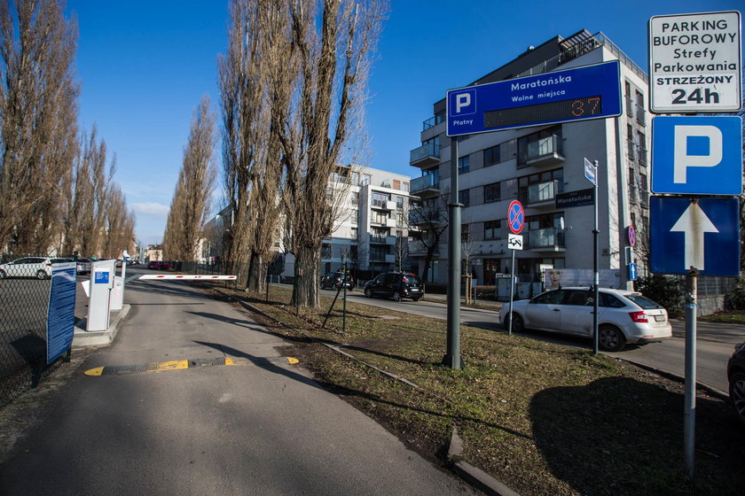 Aplikacja pokazuje tylko sześć parkingów