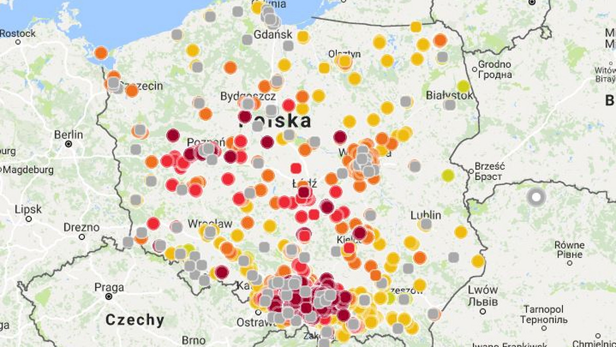 Smog nad Polską. Dziś w wielu miastach Polski jakość powietrza jest bardzo zła. Najgorsza sytuacja jest na południu i zachodzie kraju. Duży smog jest między innymi w Krakowie, Poznaniu, Tomaszowie Mazowiecki i Jeleniej Górze. Niewiele lepsza jakość powietrza jest w Warszawie, Katowicach i Częstochowie.