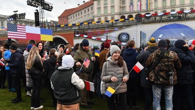 Joe Biden w Polsce. Tłumy oczekują na przemówienie prezydenta USA [ZDJĘCIA] 