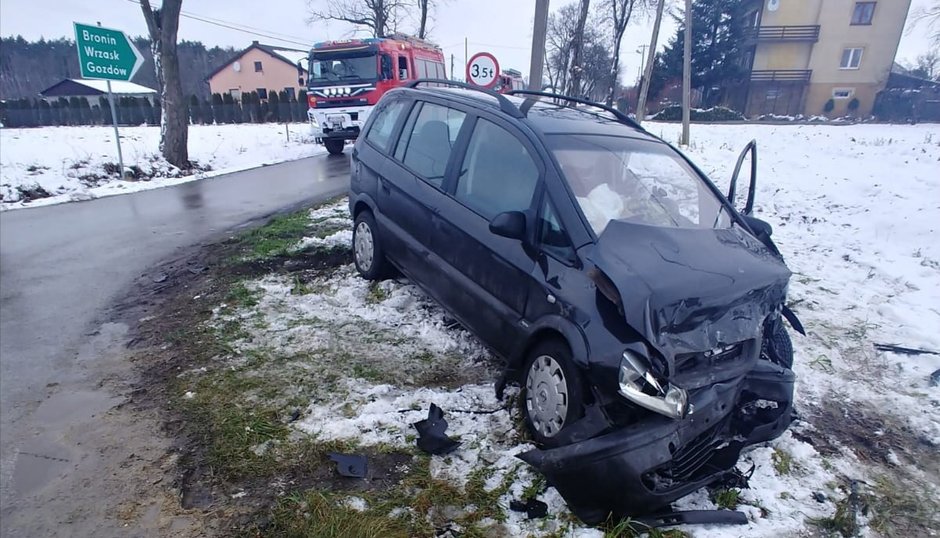 Zderzenie dwóch osobówek w Broninie