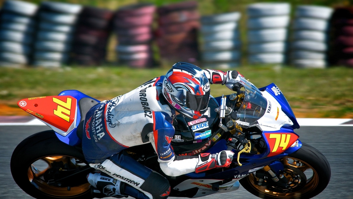 Mateusz Korobacz objął prowadzenie w klasyfikacji generalnej motocyklowej klasy Junior Superstock 600 po podwójnym zwycięstwie w pierwszej rundzie mistrzostw Polski na torze w Poznaniu.