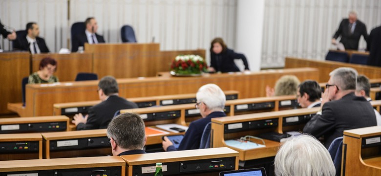 Senat z poprawkami przyjął ustawę o podatku bankowym