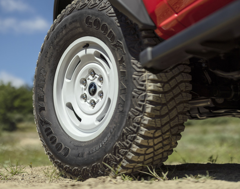 2023 Bronco Heritage Edition Race Red 08