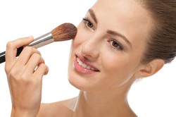 Twarz to bryła! Jak makijażem wymodelować kontur doskonały?