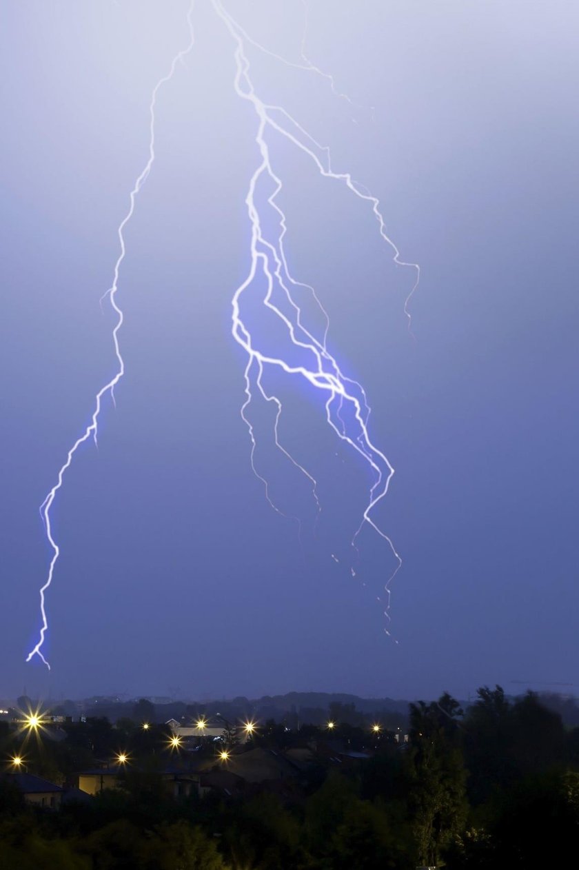 Przed nami zmiana pogody – deszcz, burze, fronty atmosferyczne. Śledźcie prognozy. 