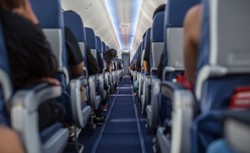 Niesforny pasażer z zakazem lotów? Petycja prezesa Delta Air Lines